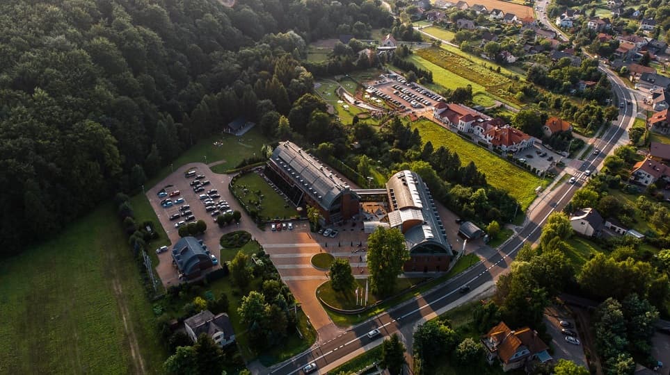 Dlaczego warto wybrać hotel na wakacje w Małopolsce? Atrakcje i udogodnienia dla gości